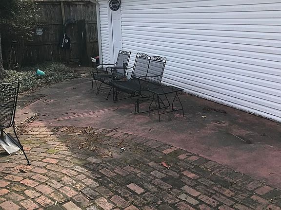 3rd image of 496 Melody Ln