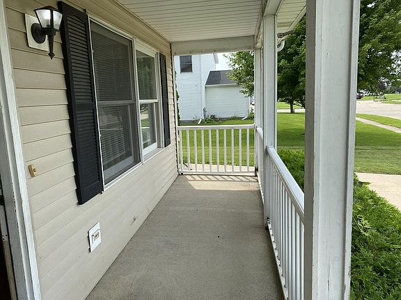 3rd image of 336 Jasmine Ct