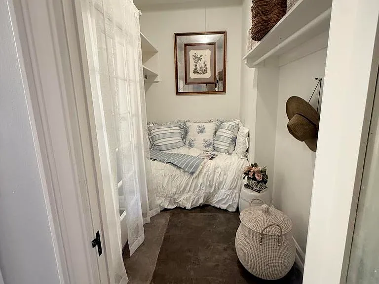 99 S Raymond Ave #206 — Photo 8