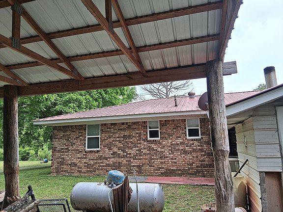 4th image of 654 Blackwell Den Rd
