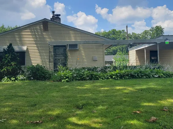 47 Outlook Ln, Levittown, PA 19055