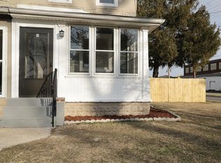 666 Manor Rd, Beverly, NJ 08010