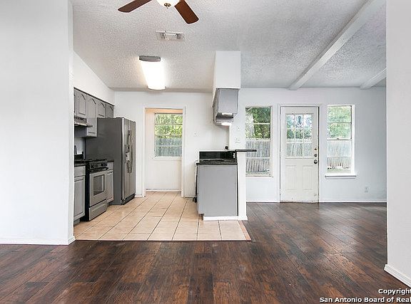 4th image of 5738 Bienville Dr