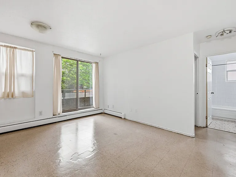 20 Erie Ave — Photo 9