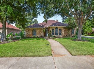 724 Arbor Creek Dr, Desoto, TX 75115