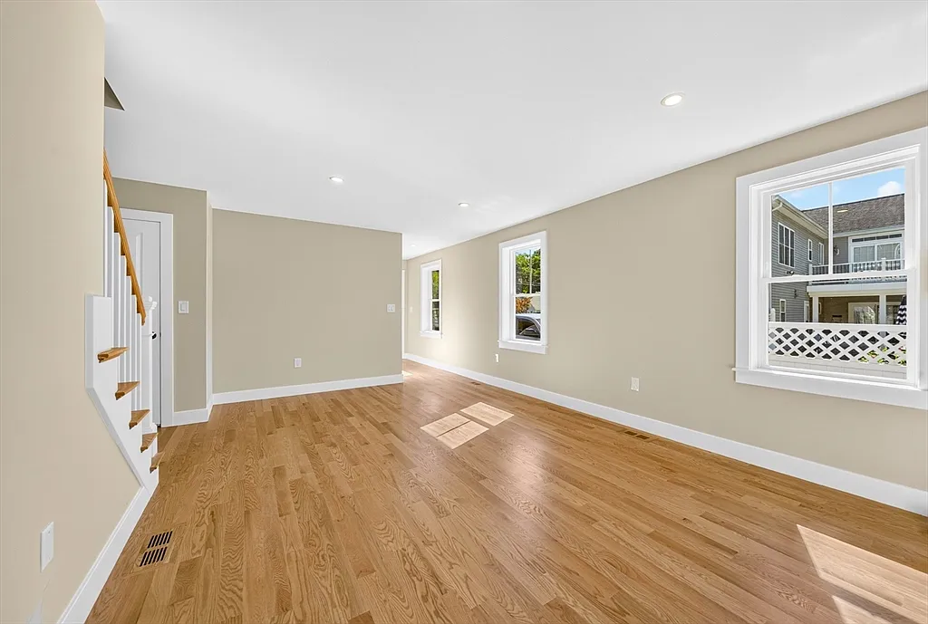 4 bed, 2.5 bath, 2639 sqft, $4,250 — Photo 4
