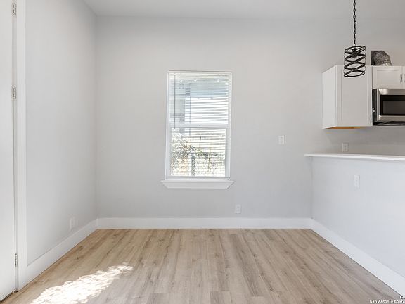 4th image of 1623 Perez St