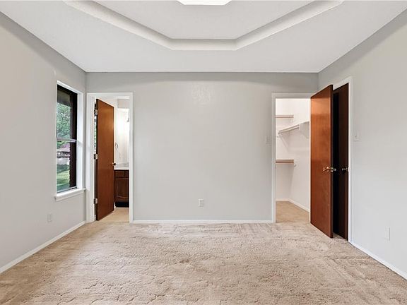4th image of 644 Holly Dr