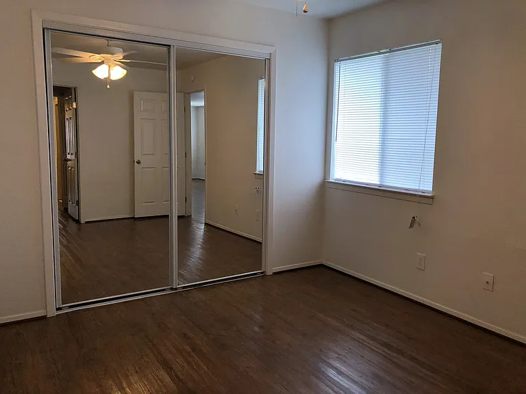 3702EL — Photo 7