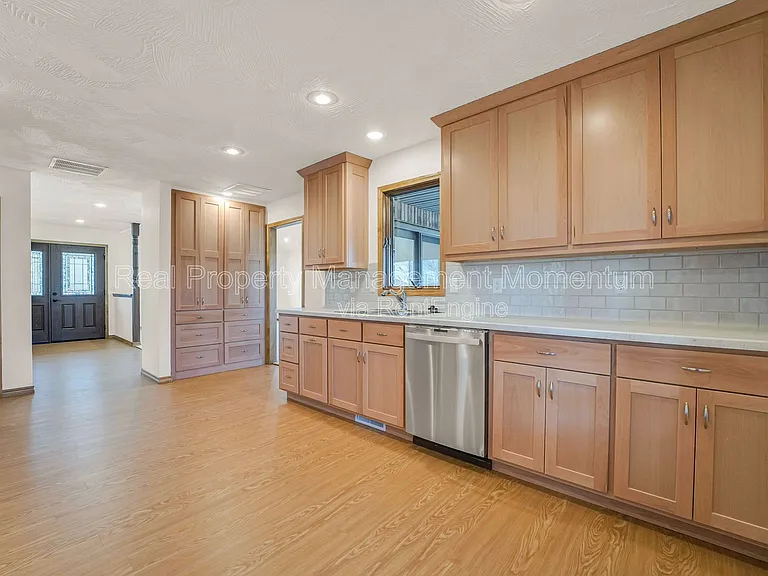 1868 S White Oak Ave — Photo 13
