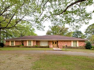102 Brachfield Rd, Henderson, TX 75654