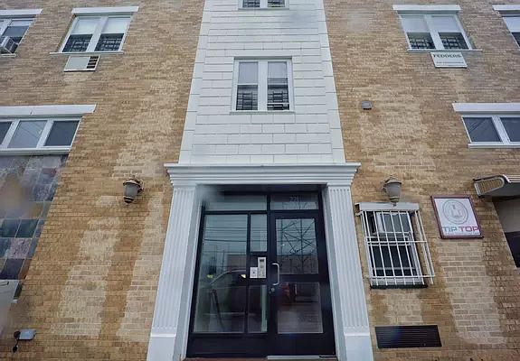 2nd image of 221 Conover St #1-6