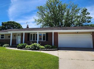 1231 Highlandview Dr, West Bend, WI 53095
