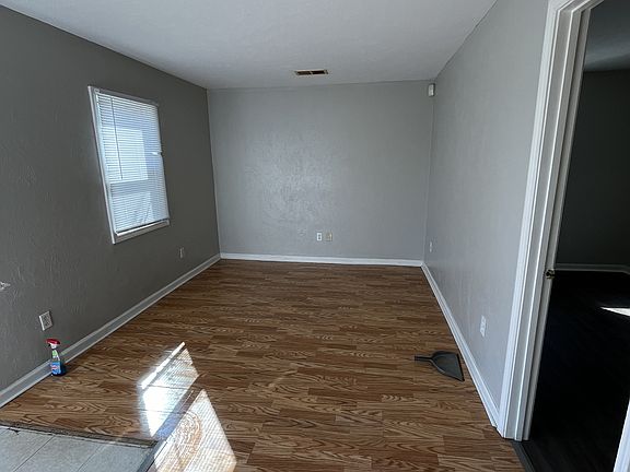 3rd image of 328 W 22nd St #328