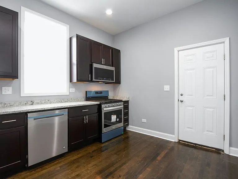 7322 S Langley Ave #2 — Photo 11