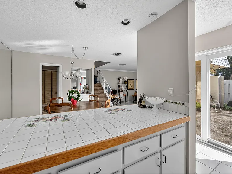 141 E Riverside Dr #10D — Photo 7