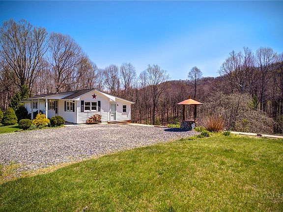 4th image of 2081 Bakers Ridge Road