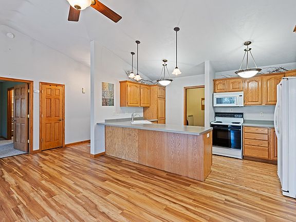 2nd image of 215 N 18th Pl