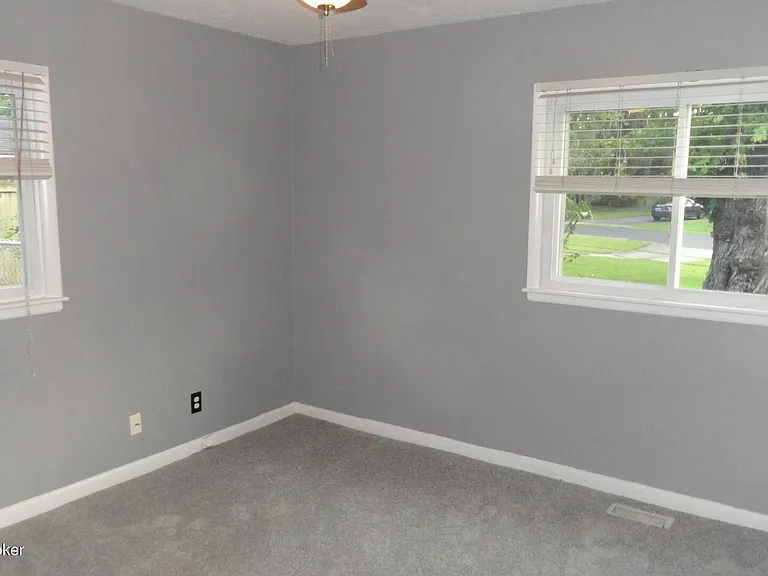 1913 Claremoor Dr — Photo 33