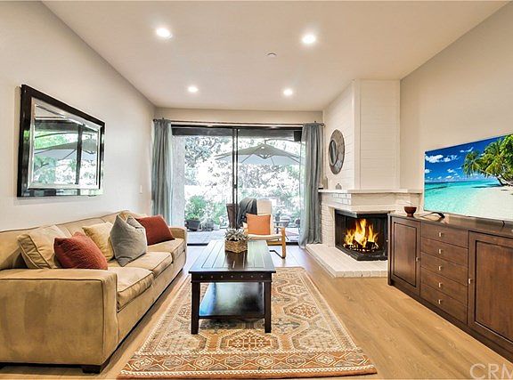 2nd image of 2538 W Macarthur Blvd Unit G