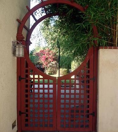 Side Gate