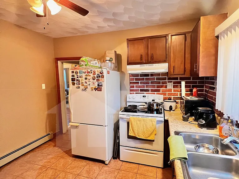 122 Willis Ave — Photo 13