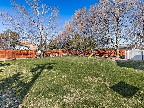 3rd image of 381 Willowood Dr W