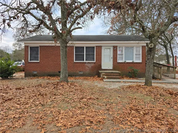 206 7th St, Spring Lake, NC 28390
