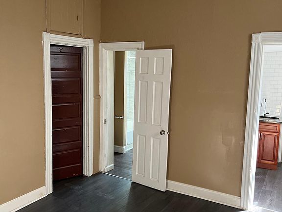 4th image of 116 E Eleanor St Floor 1