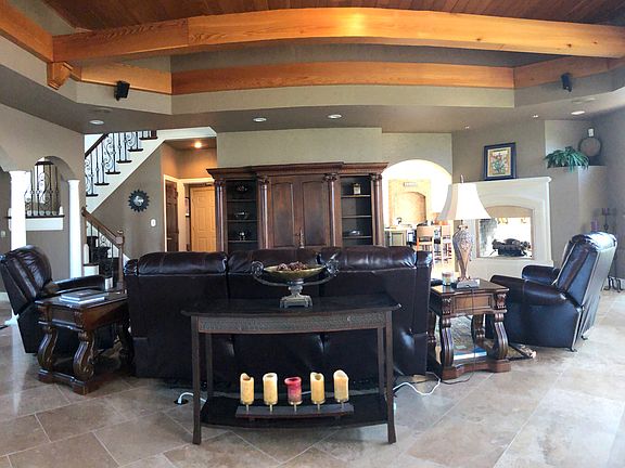 4th image of 4845 Lakewood Dr