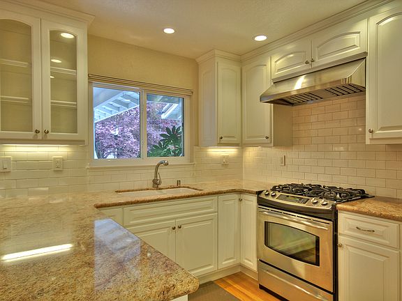 4th image of 4607 Corona Dr
