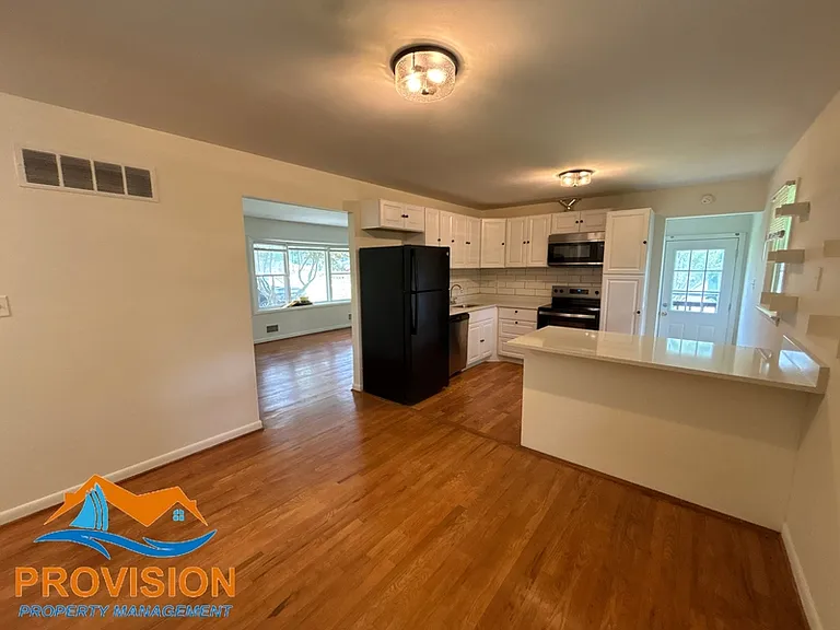 20 Washington Dr — Photo 5