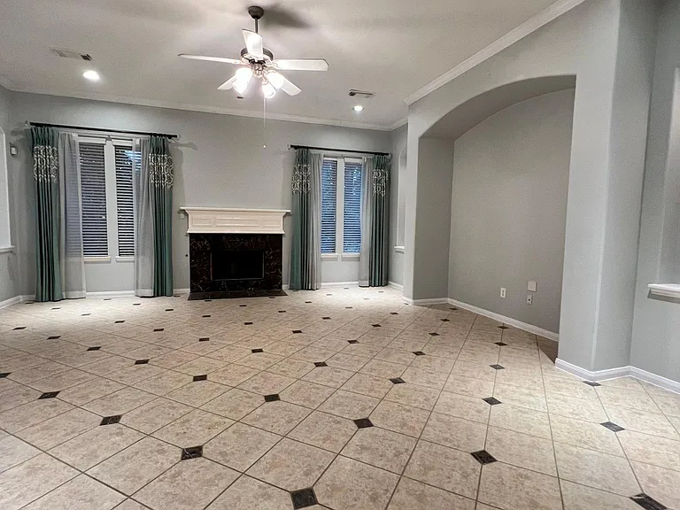 2502 N Yorkchase Ln — Photo 20