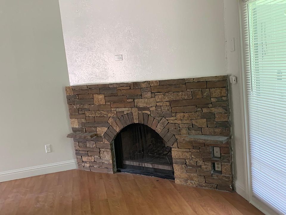 1st image of 219 Lake Meadows Dr