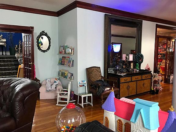 4th image of 1501 1st Ave S