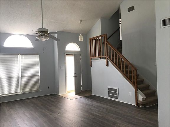 3rd image of 5302 Manhassett Dr