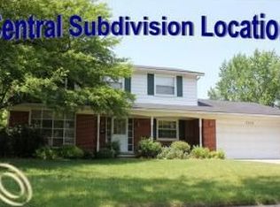 4215 Cambridge Crescent Dr, Troy, MI 48085