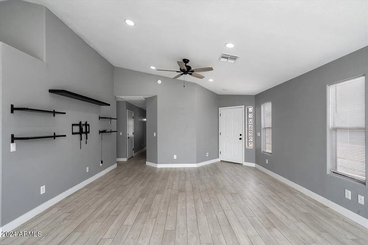 3 bed, 2.0 bath, 1124 sqft, $2,650 — Photo 3