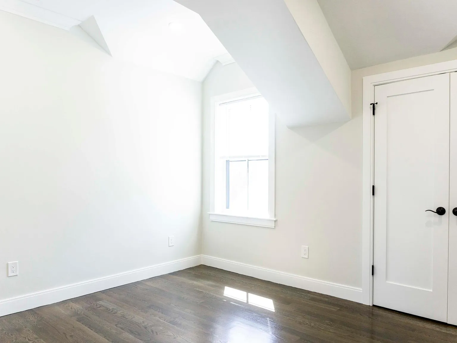 3 bed, 1350 sqft, $5,650 — Photo 4