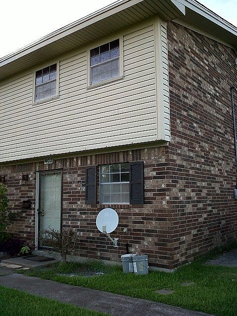 1st image of 402 N 10th St