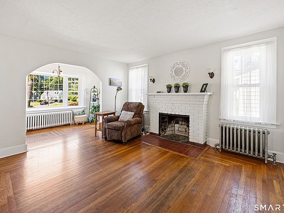 5th image of 129 Seaview Avenue