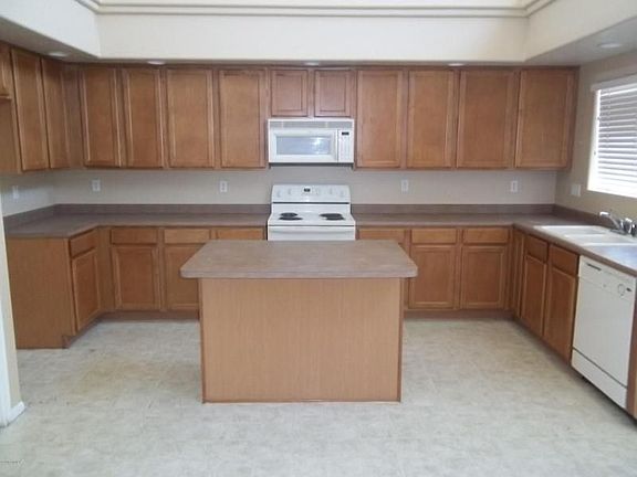 4th image of 2806 S 81st Ave