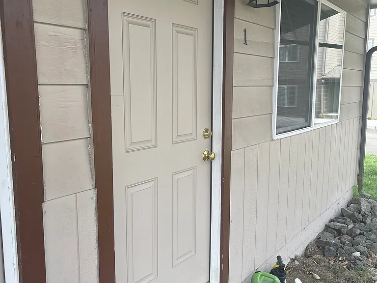 An end unit, so only 1 next door neighbor. Park in front of your door.