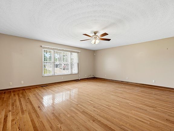 4th image of 88 Pinedale Dr