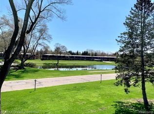 1870 Colonial Village Way APT 4, Waterford, MI 48328