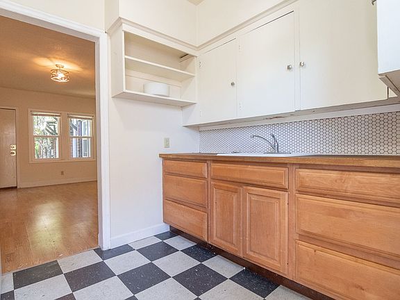 3rd image of 5130 N Williams Ave #5