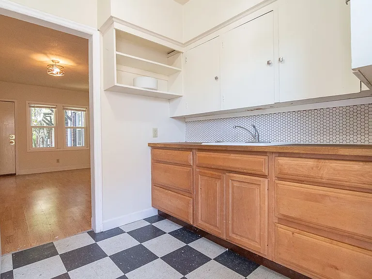 5130 N Williams Ave — Photo 3