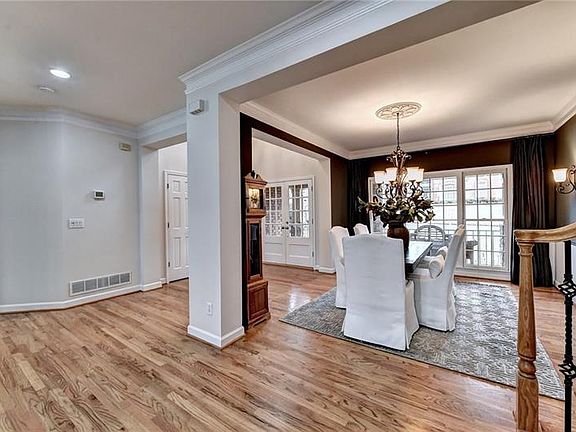 4th image of 4433 Waterbury Ln