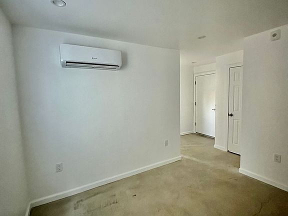 5th image of 3201 Beaumont Ave #1