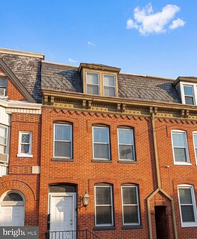 2 bed, 1.0 bath, 1000 sqft, $1,175 — Photo 1